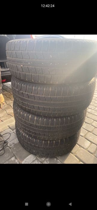 Продам зимову гуму, шини 215*60*17