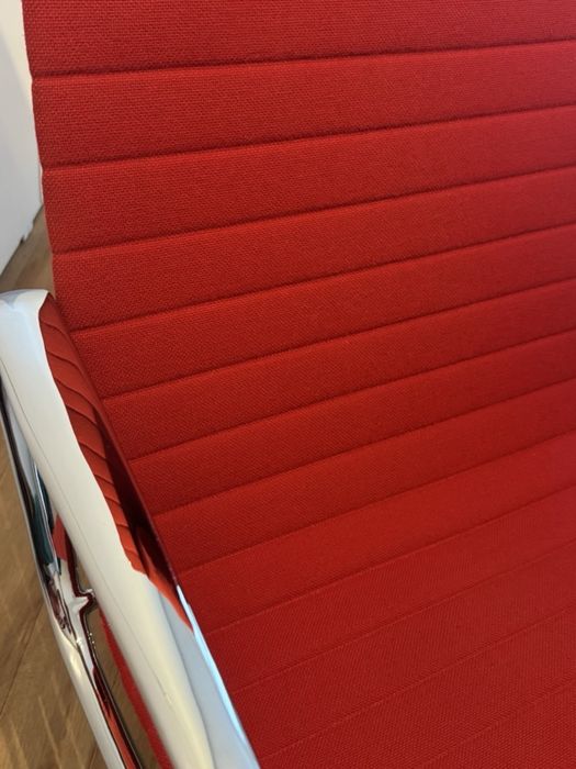 Fotel Vitra ea 124 + ottoman ea 125