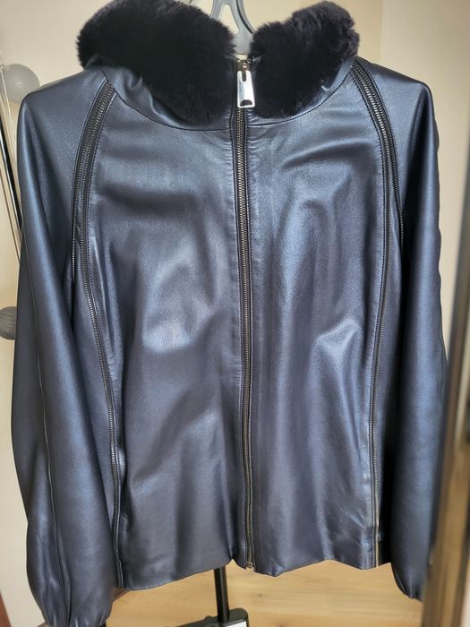 Продам стильну жіночу шкіряну куртку-бомбер  розмірL-XL-XXL