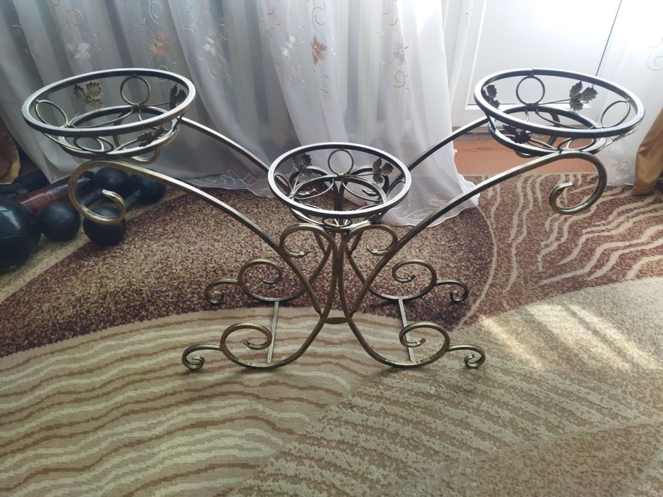 Подставка под цветы