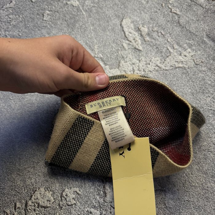 Щапка Burberry в клітинку нова