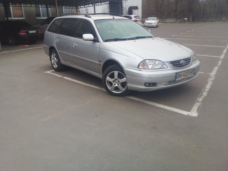 Toyota avensis t 22 , 2.0 td 2002 года