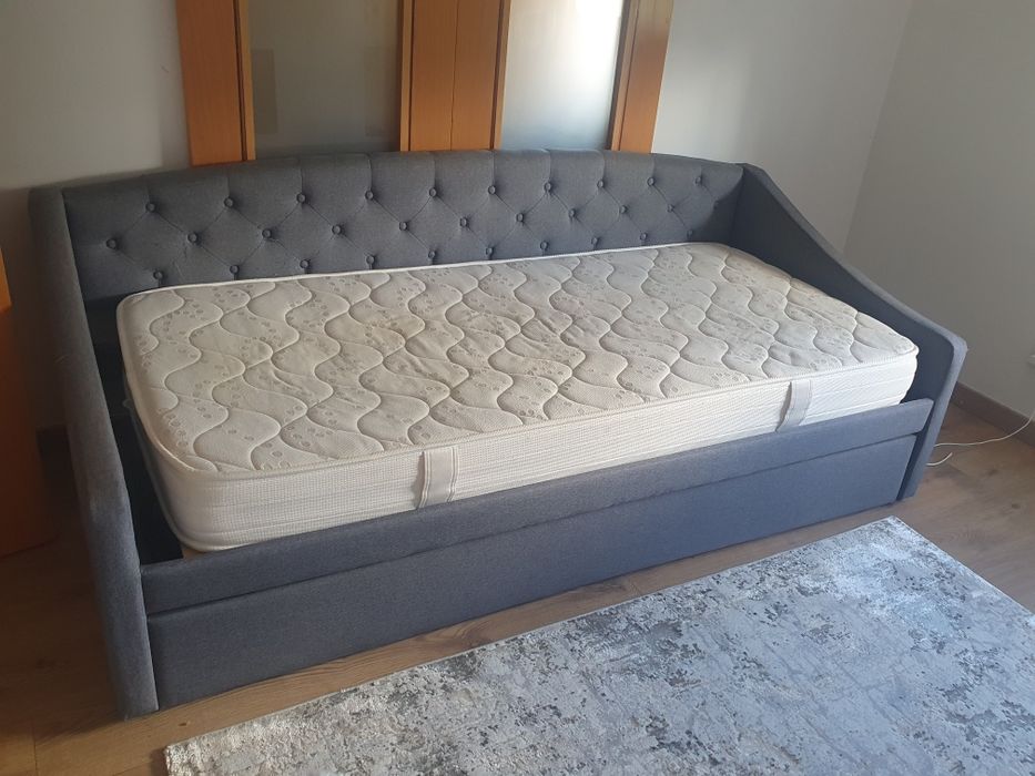 Cama convertível em sofá   com colchão  gaveta  para  cama impecável