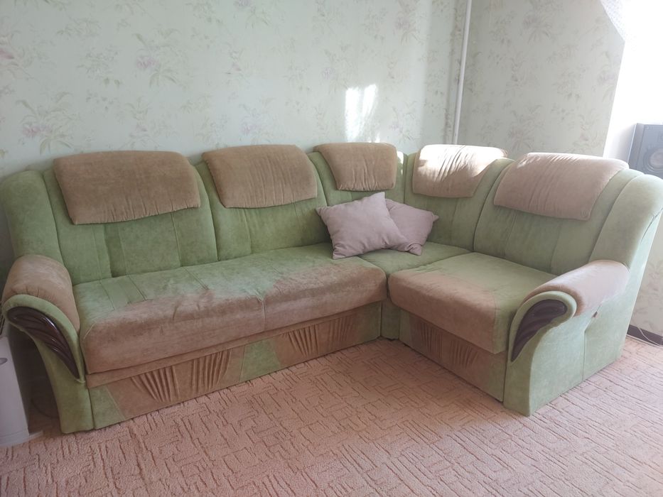 Диван угловий для кімнати