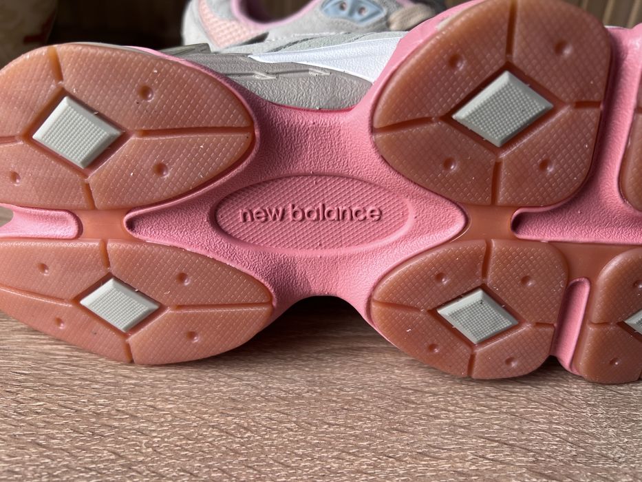 Жіночі кросівки New balance 9060 pink
