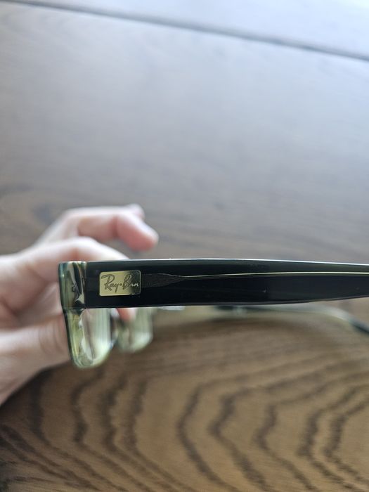 Armações de óculos da marca Ray-Ban