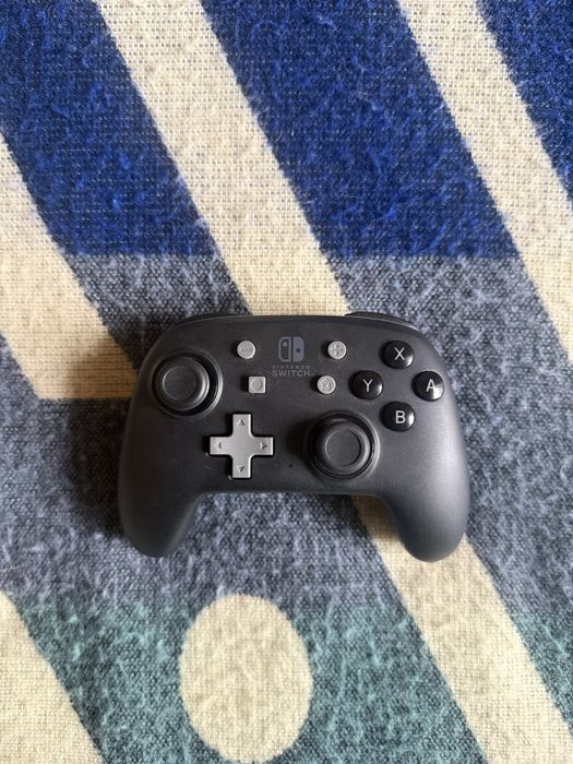 Nintendo Switch com mala e controle extra