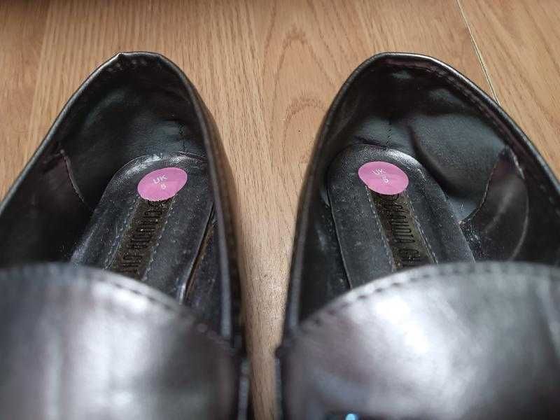 Сріблясті туфлі лофери
Claudia Ghizzani