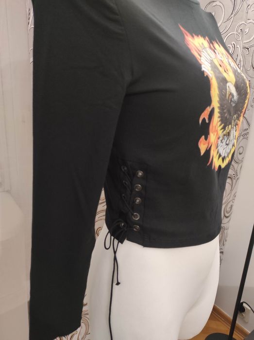 Bluzka czarna z orłem crop top bershka M S