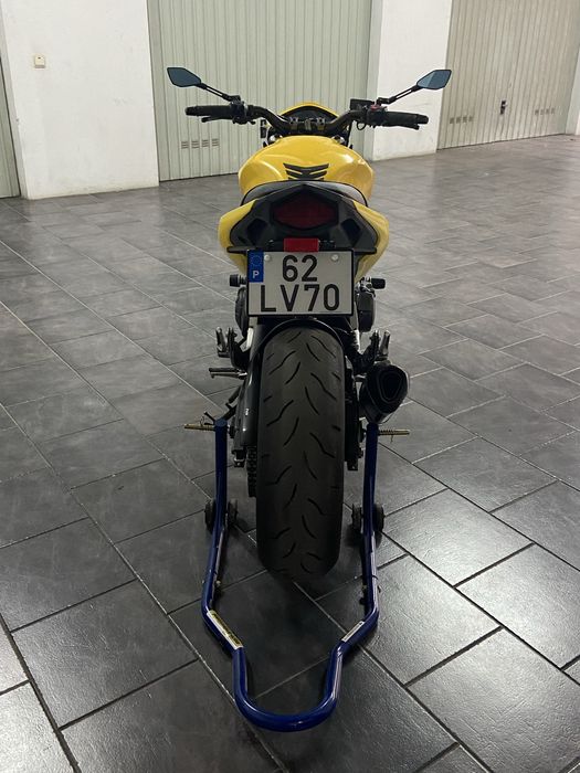 Honda hornet.