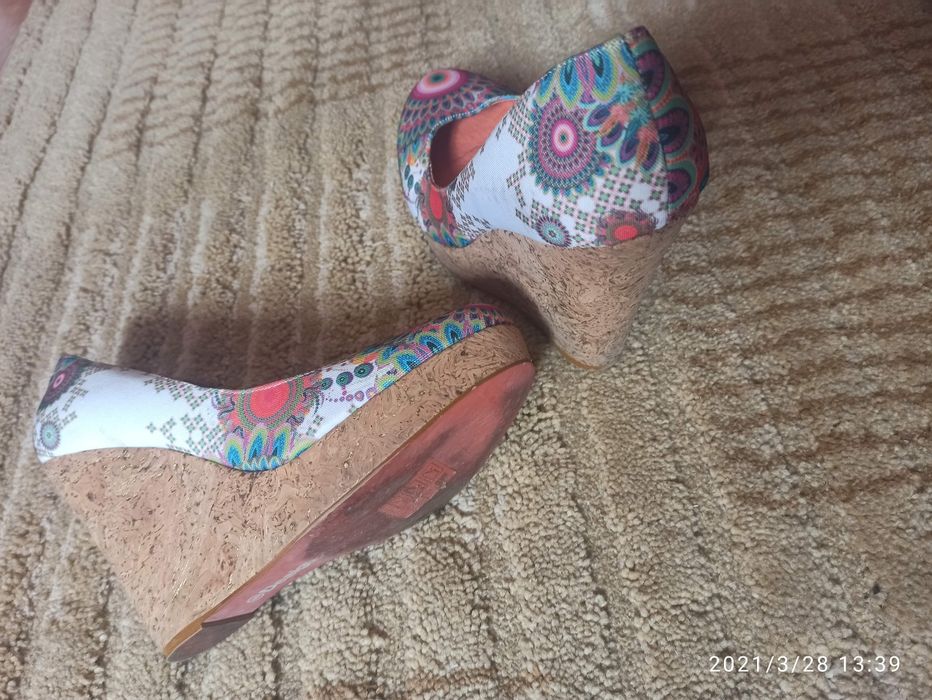 Sapatos salto alto da Desigual