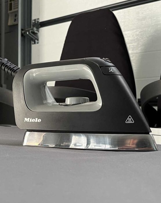 Прасувальна гладильна система дошка Miele B 2847 Fashion Master 2,0