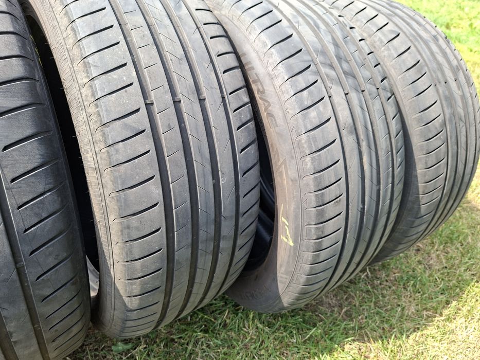 Sprzedam 4 opony Vredestein 235/50 R18
