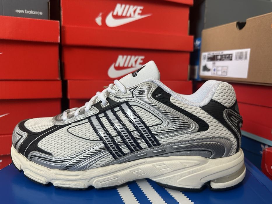 Оригінальні чоловічі кросівки adidas
