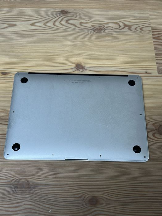 MacBook Air 13” (2015) – Para peças / não liga