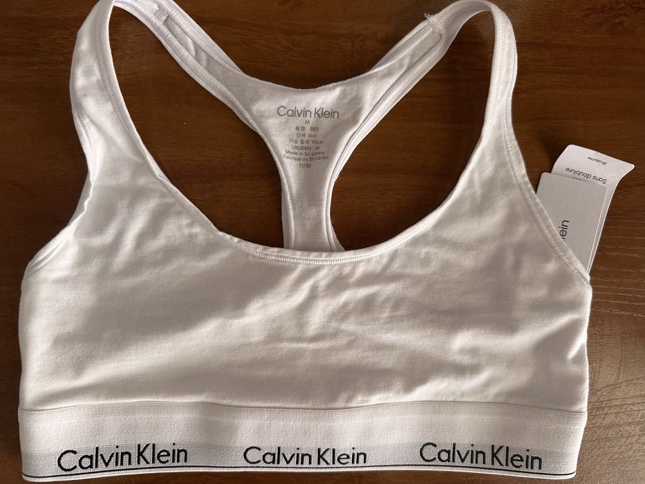 Продам белый топ Calvin Klein, р. S-M.