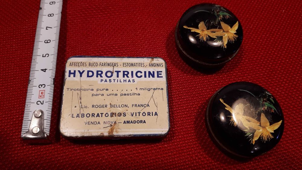 Caixas de lata antigas