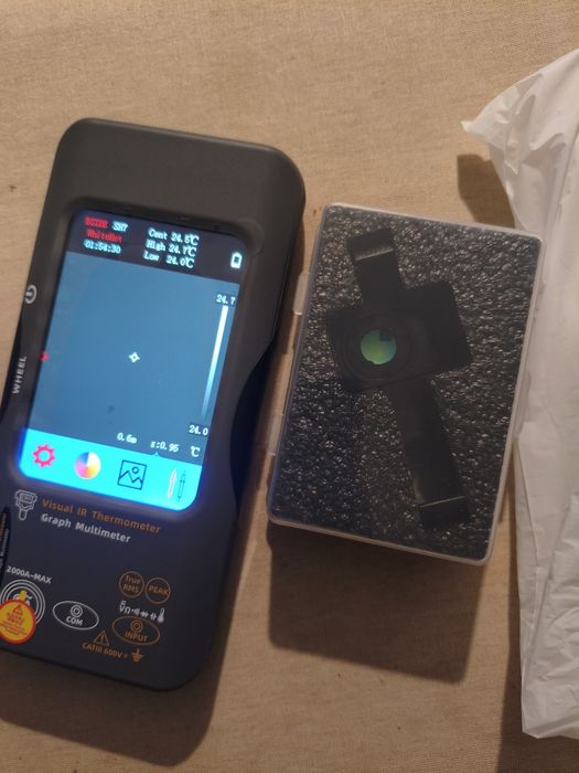 Multímetro digital com câmara térmica e ecrã táctil
