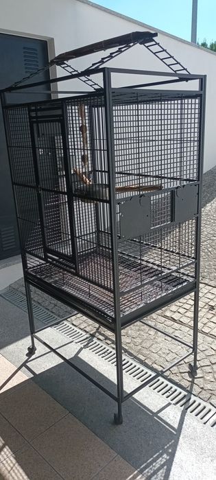 Vende  GAIOLA Papagaio