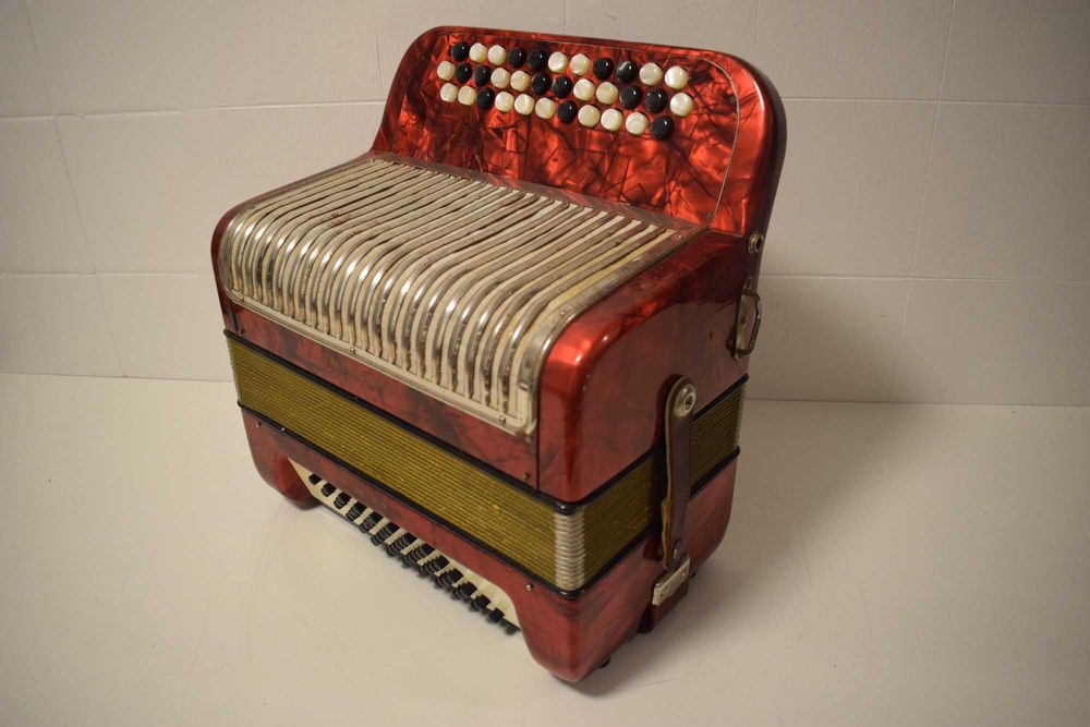 Hohner Amati Accordion, 2 Voices, 48 Basses, No. 0864175239316737122