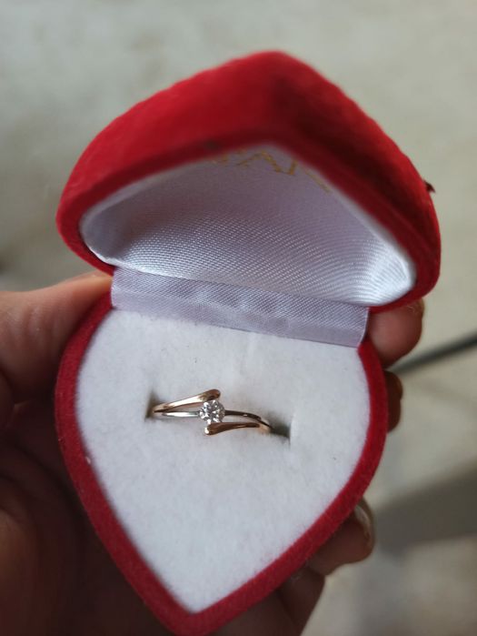 Pierścionek z diamentem brylant