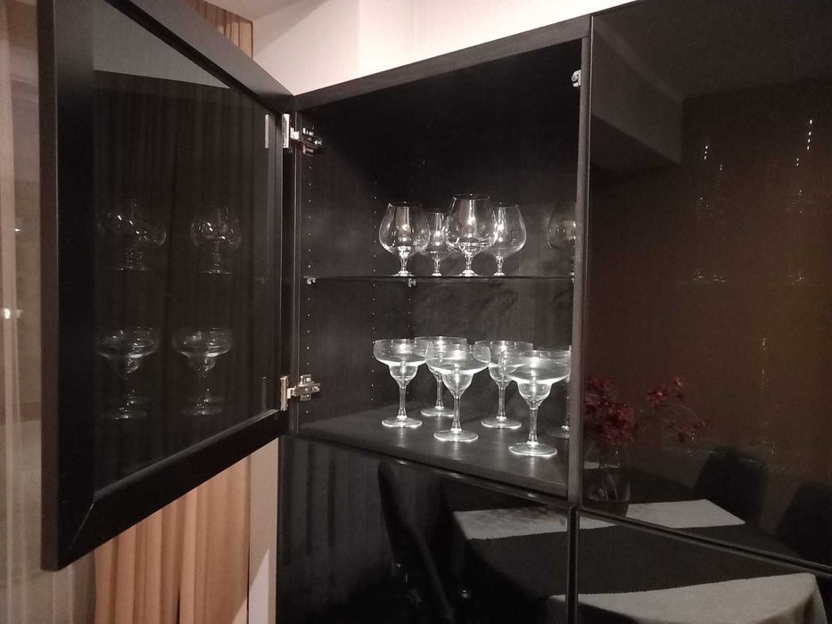 Sprzedam czarną komodę