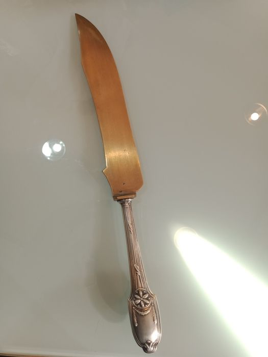 Faca trabalhada em prata, produto de antiquário