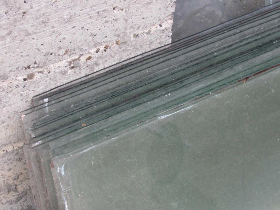 Стекло оконное. Б/у 3мм 139х39мм много штук.