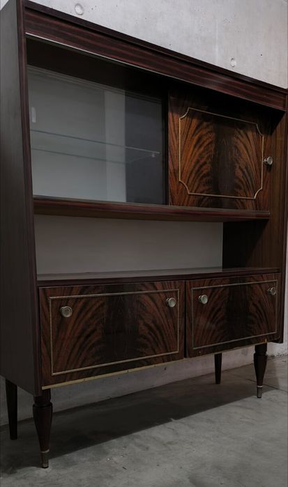 MÓVEL Aparador buffet de raiz de Nogueira Art Déco. madeira folheado.
