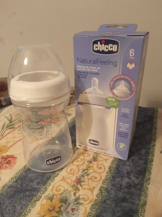 Biberões novos e babete