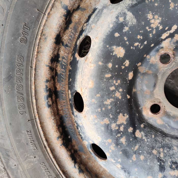 Зимова гума на металевих дисках