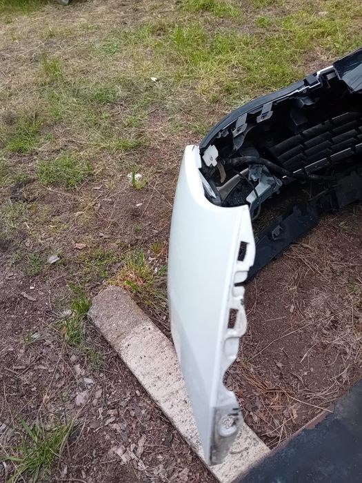 Sprzedam  Zderzak Przedni  BIAŁY RENAULT MEGANE 3 III LIF