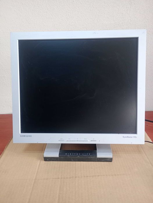 Монітори 17" 12 Вольт (5:4)