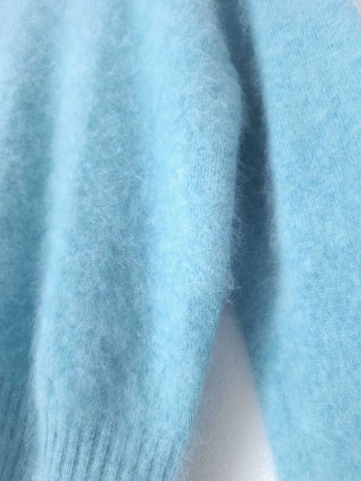 Sweter golf jasny niebieski wełniany kaszmirowy puszysty jak chmurka