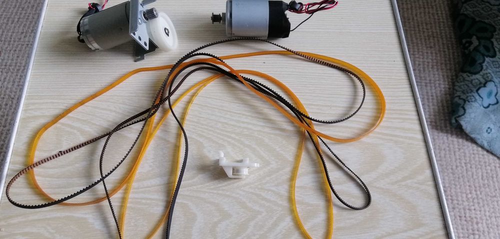 Электро двигатель на 12 - 15 вольт и пасик