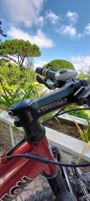 Bicicleta de suspensão total