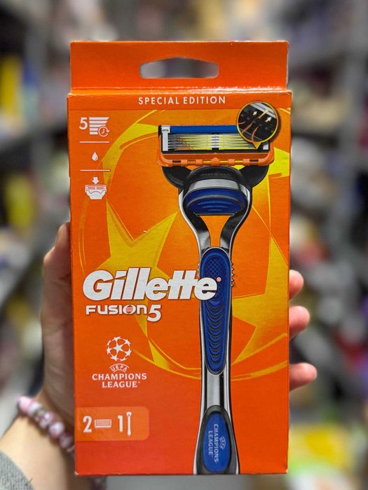 Набір для гоління Gillette Fusion5 Champions League 1 ручка,2 запаски