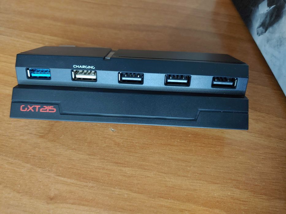 PS4  USB-концентратор Trust GXT 215