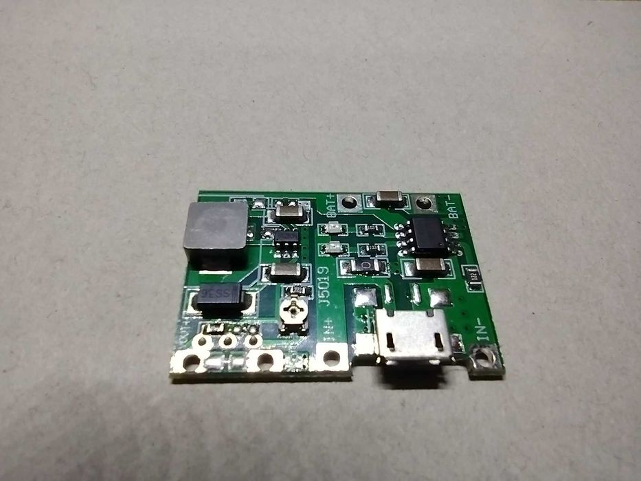 Повышающий DC-DC преобразователь
с 4.2В Li-ion + зарядное на TC4056A