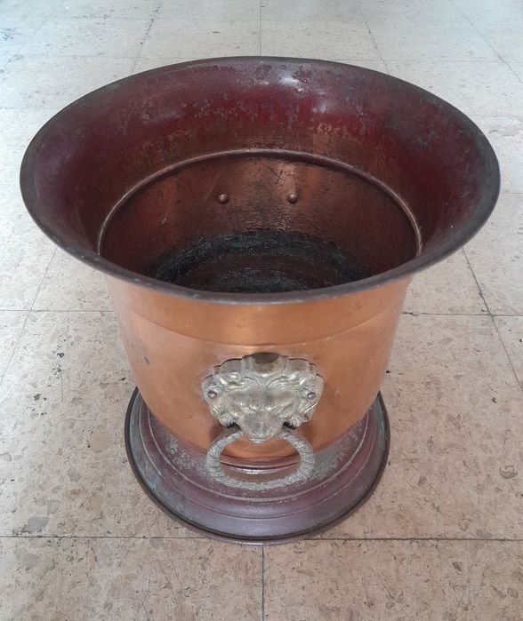 Peça decorativa em metal