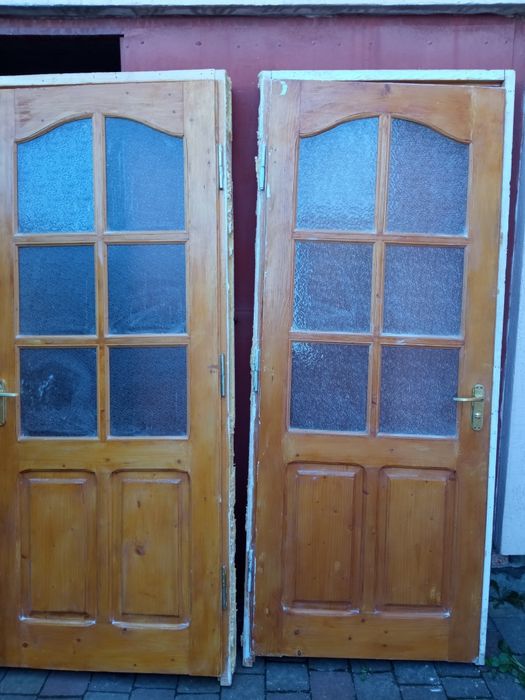 Двері дерев'яні з коробками ,лиштвою ,замками!
