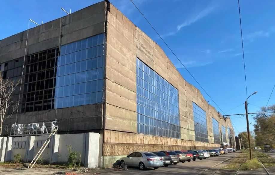 Стільниковий полікарбонат для великих об’єктів (ангари, стадіони)