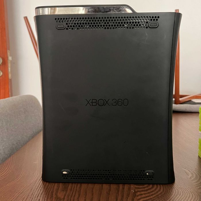 Xbox 360 120gb + 7 jogos