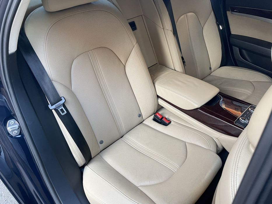 Audi A8 2013 (короткая база)