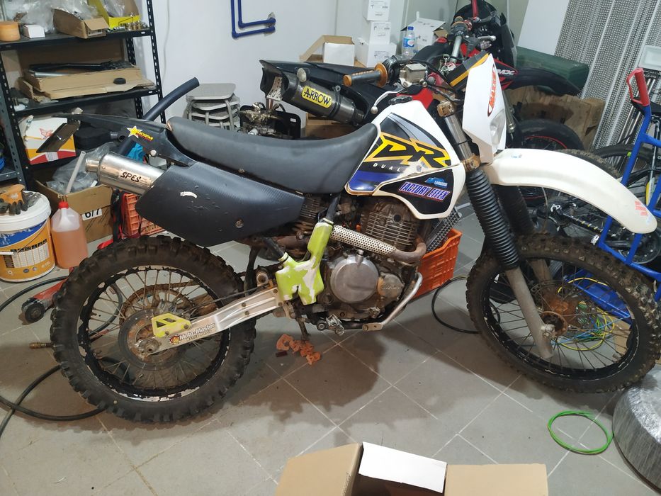 Moto Suzuki DR 350 SE