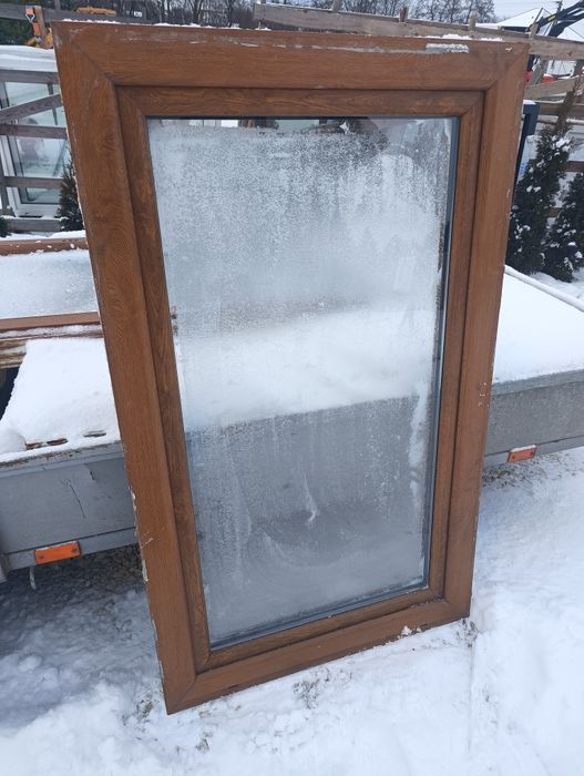 Okno 86x143 złoty dąb rozwierno uchylne plastikowe