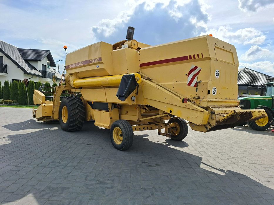 Kombajn Zbożowy New Holland TX 32