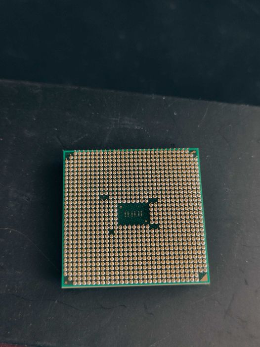 Процесор Intel E8400 та AMD A6-7400