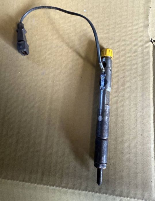 Продам форсунку Mercedes-Benz-Sprinter 901-905 0432193638.