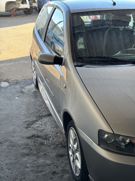 Fiat punto com kit Abarth muito bonito